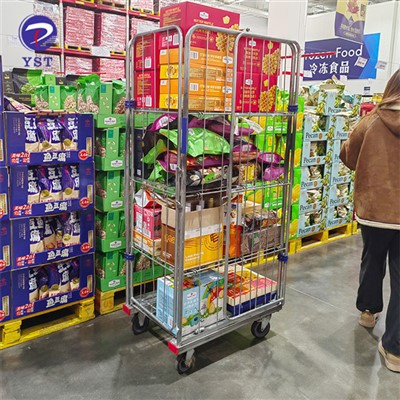Voziček s kletko v supermarketu